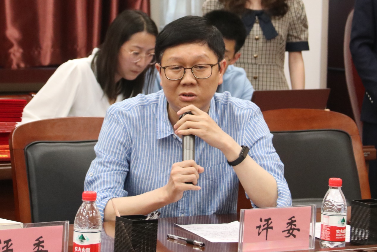 说明: E:\网站公众号维护\2021年\5月\0525公司党委书记王桂为师生党员上党课\新建文件夹 (3)\IMG_2471.JPG